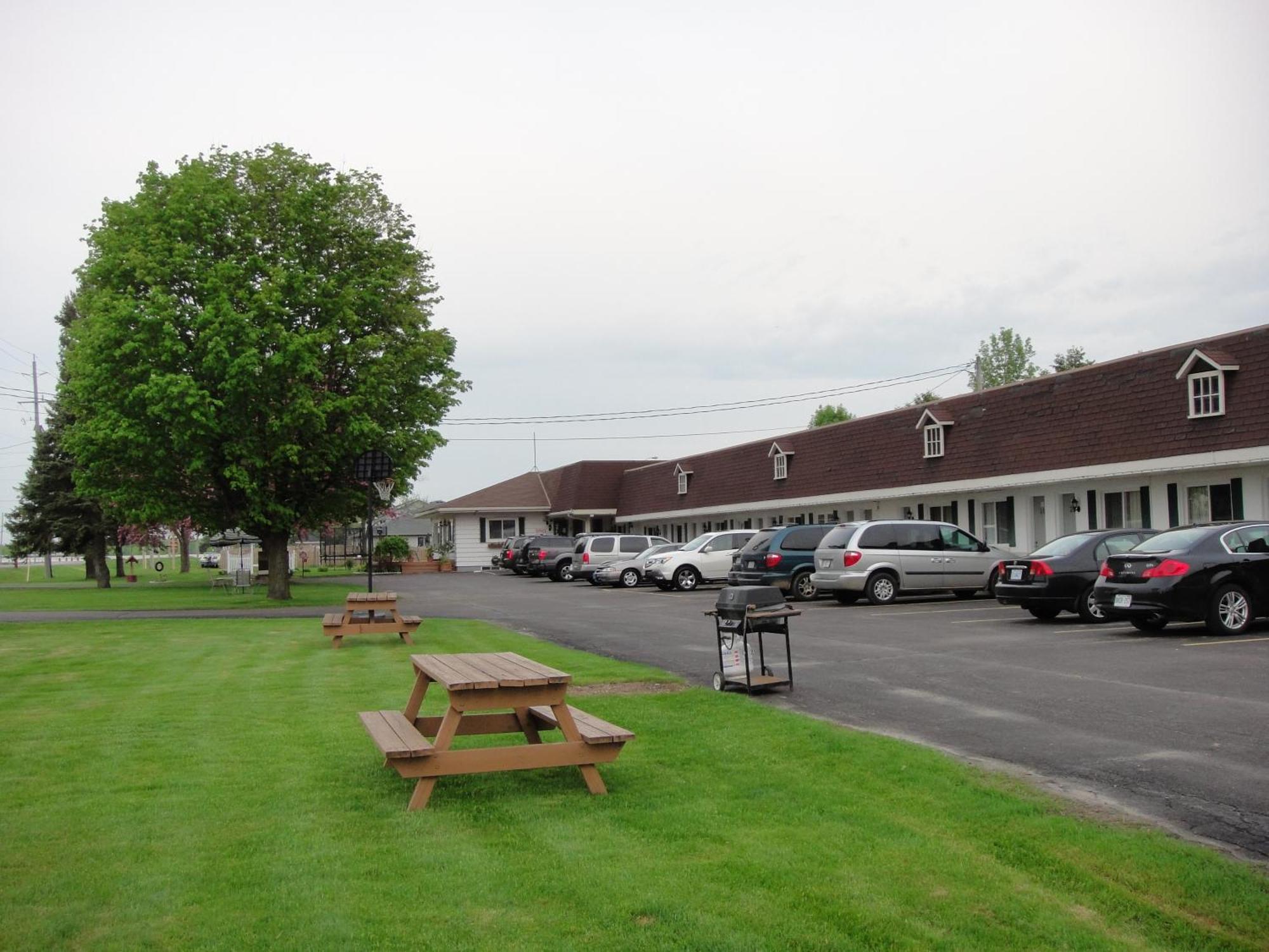 Country Squire Motel Arnprior Exterior foto