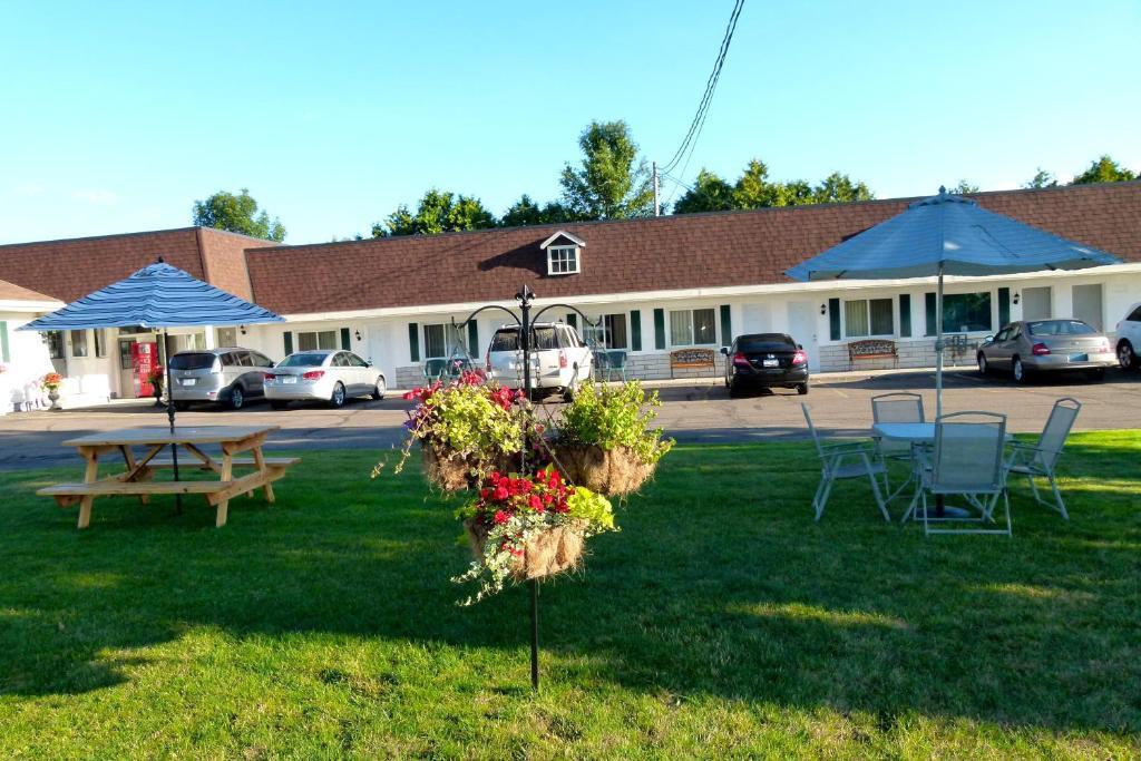 Country Squire Motel Arnprior Exterior foto