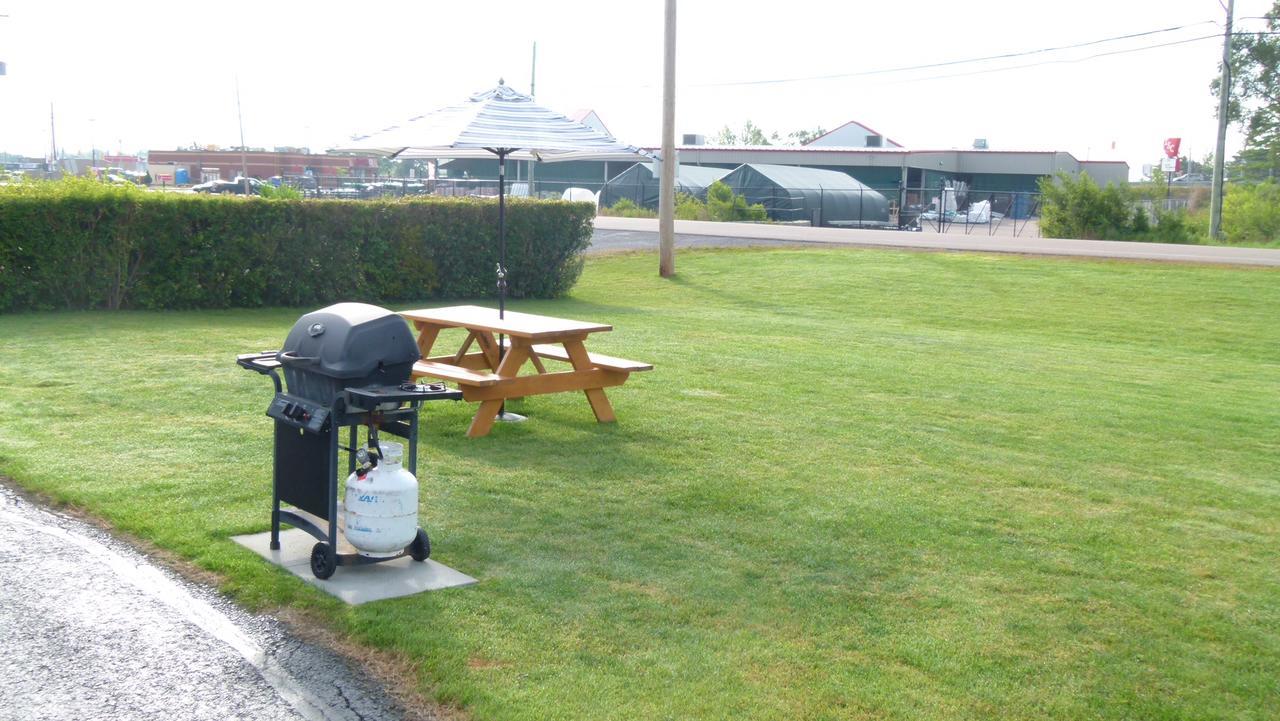 Country Squire Motel Arnprior Exterior foto