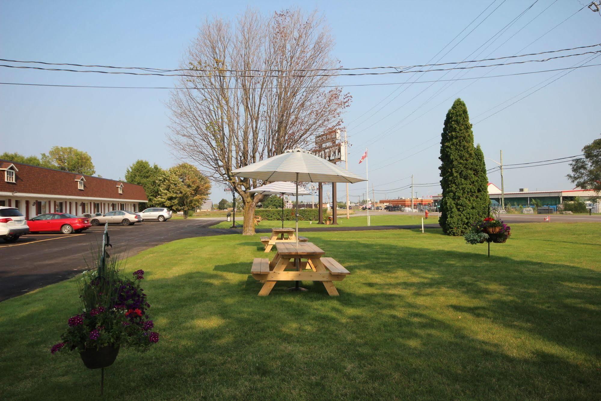 Country Squire Motel Arnprior Exterior foto